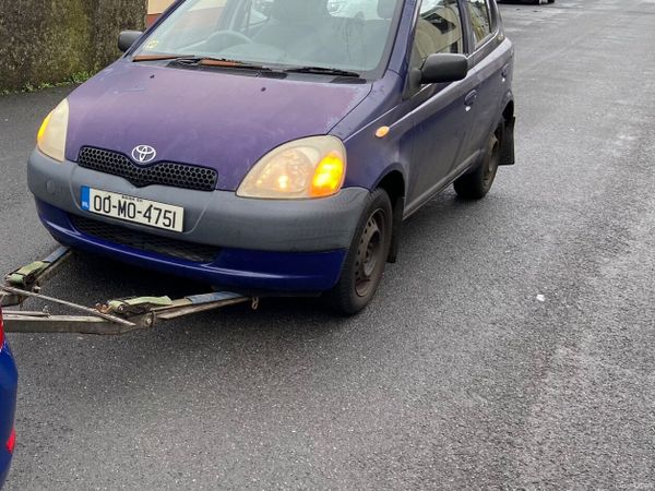 Toyota Avensis Saloon, Petrol, 2004, Silver