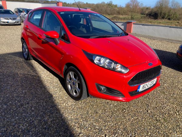 Ford Fiesta Hatchback, Petrol, 2016, Red
