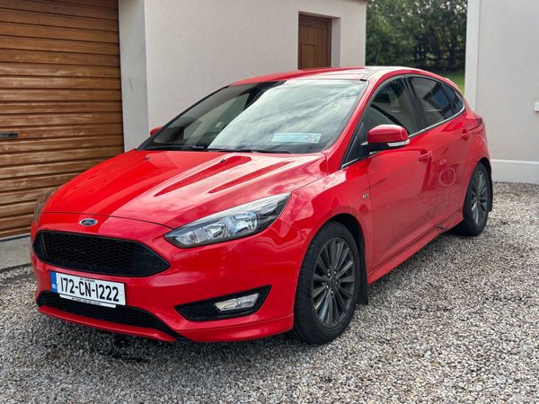 Ford Focus Hatchback, Petrol, 2017, Red