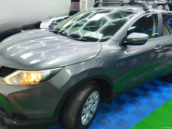 Nissan Qashqai Hatchback, Diesel, 2014, Grey