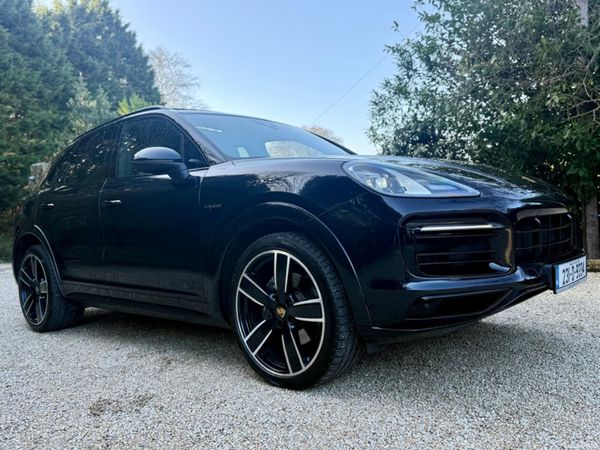 Porsche Cayenne SUV, Petrol Plug-in Hybrid, 2023, Blue
