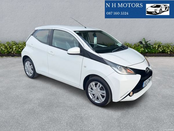 Toyota Aygo Hatchback, Petrol, 2015, White