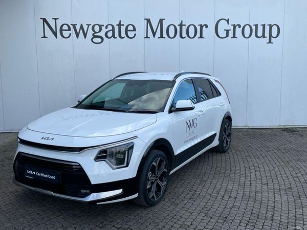 Kia Niro Estate, Petrol Hybrid, 2024, White