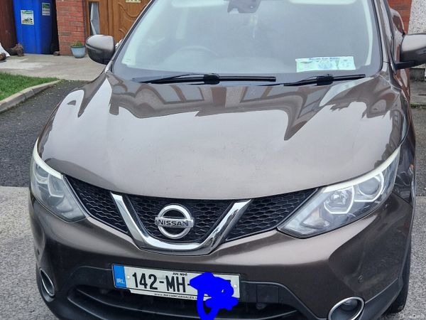 Nissan Qashqai Hatchback, Diesel, 2014, Bronze