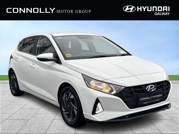 Hyundai i20 Hatchback, Petrol, 2023, White