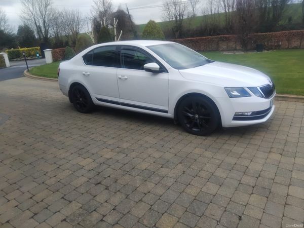 Skoda Octavia Saloon, Diesel, 2019, White