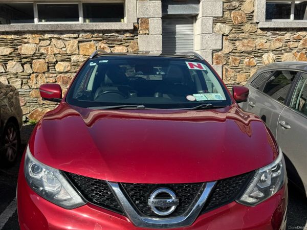 Nissan Qashqai Hatchback, Diesel, 2015, Red