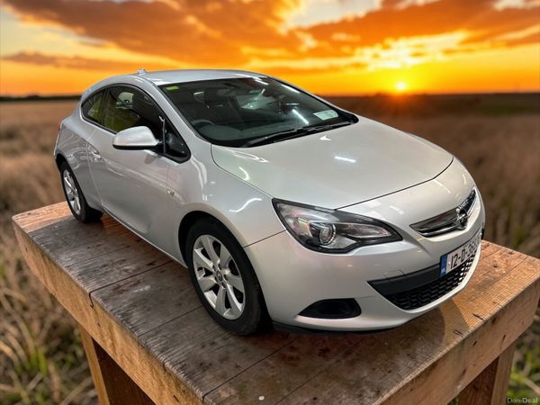 Opel Astra Hatchback, Petrol, 2012, Silver