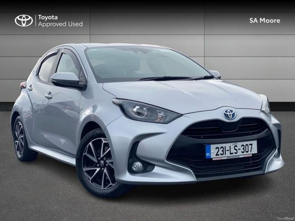 Toyota Yaris Hatchback, Petrol Hybrid, 2023, Silver