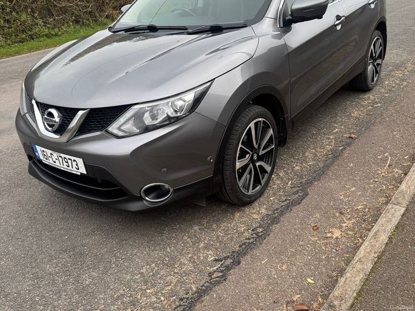 Nissan Qashqai Hatchback, Diesel, 2016, Grey