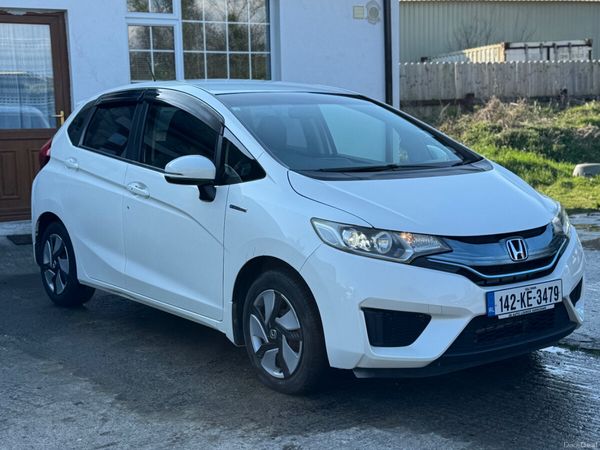 Honda Fit Hatchback, Petrol Hybrid, 2014, White
