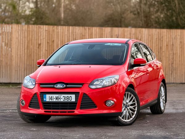 Ford Focus Hatchback, Petrol, 2014, Red