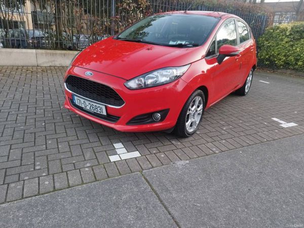 Ford Fiesta Hatchback, Petrol, 2017, Red