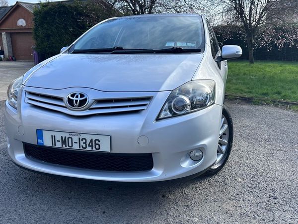 Toyota Auris Hatchback, Diesel, 2011, Silver