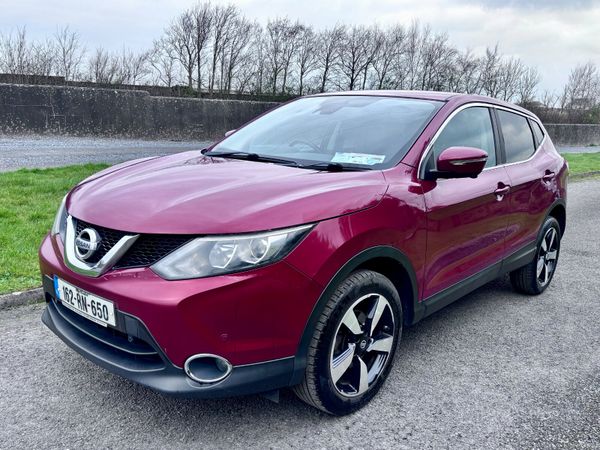 Nissan Qashqai Hatchback, Diesel, 2016, Red