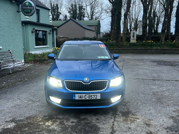 Skoda Octavia Hatchback, Petrol, 2014, Blue