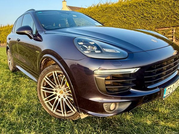 Porsche Cayenne SUV, Petrol Plug-in Hybrid, 2017, Purple