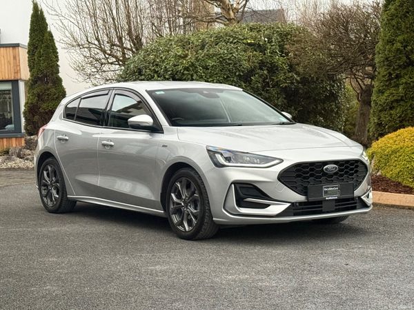 Ford Focus Hatchback, Petrol, 2022, Grey