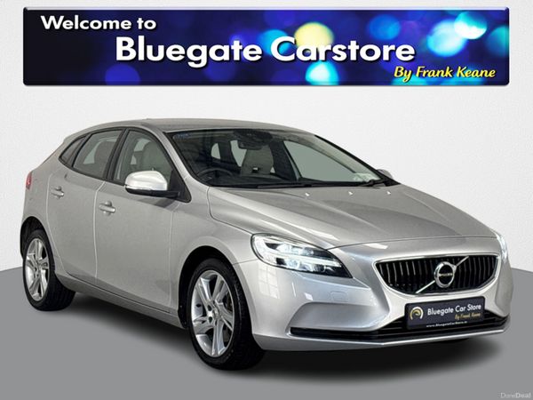 Volvo V40 Hatchback, Diesel, 2018, Grey