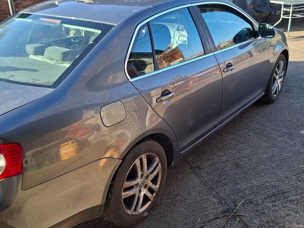 Volkswagen Jetta Saloon, Diesel, 2009, Grey