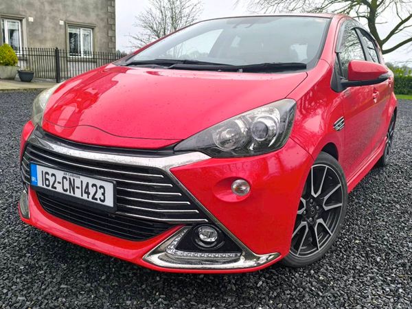 Toyota Aqua Hatchback, Hybrid, 2016, Red