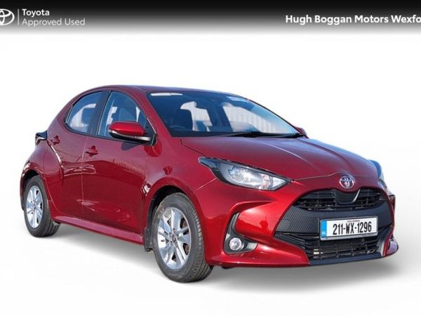 Toyota Yaris Hatchback, Petrol, 2021, Red