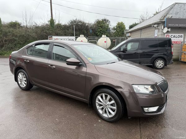 Skoda Octavia Saloon, Petrol, 2017, Brown