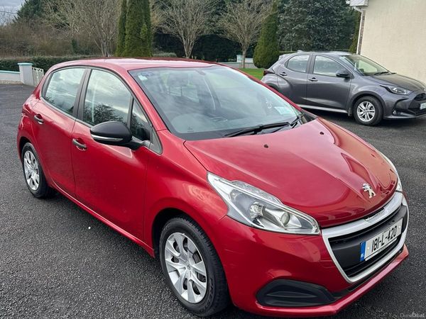 Peugeot 208 Hatchback, Petrol, 2018, Red