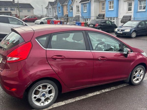 Ford Fiesta Hatchback, Diesel, 2012, Red