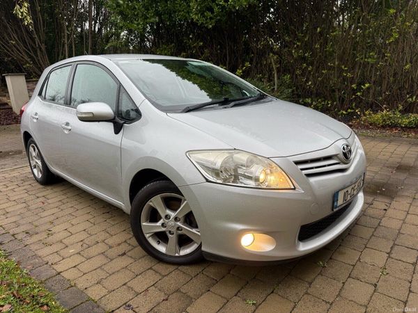 Toyota Auris Hatchback, Diesel, 2010, Silver
