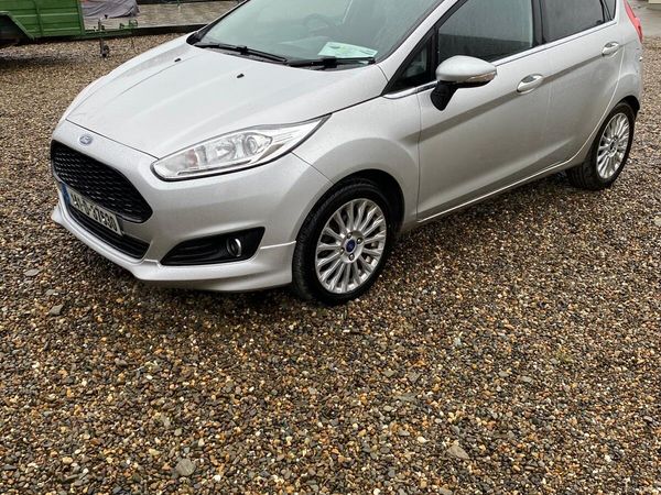 Ford Fiesta Hatchback, Petrol, 2014, Silver