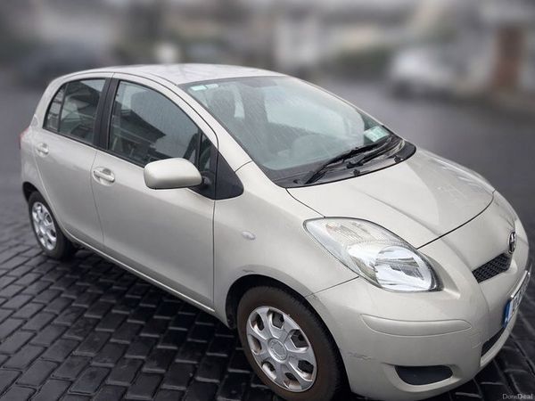 Toyota Yaris Hatchback, Petrol, 2010, Gold