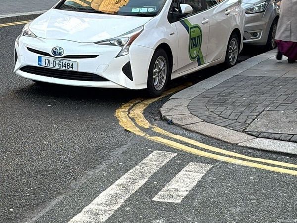 Toyota Prius Hatchback, Petrol Hybrid, 2017, White