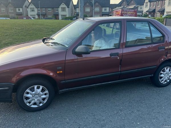 Renault 19 Saloon, Petrol, 1990, Red