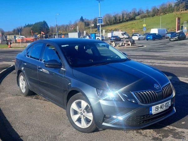 Skoda Octavia Saloon, Petrol, 2019, Grey