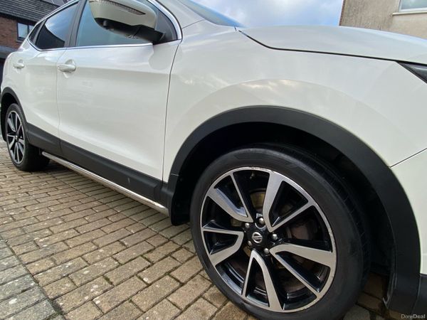 Nissan Qashqai Hatchback, Diesel, 2014, White