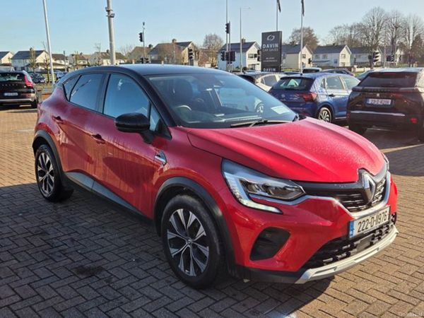 Renault Captur Hatchback, Petrol, 2022, Red