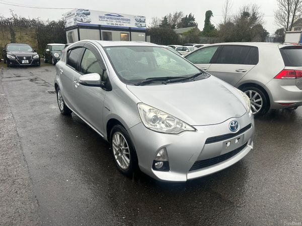 Toyota Aqua Hatchback, Petrol Hybrid, 2014, Silver