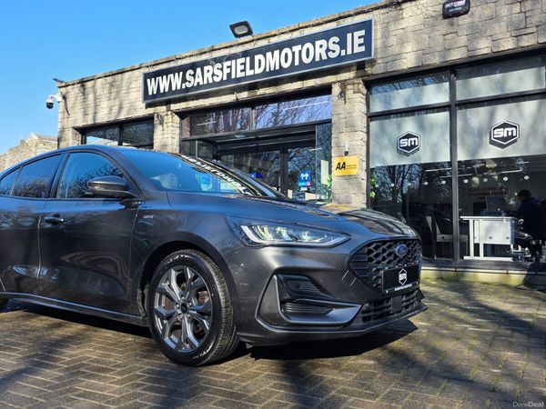 Ford Focus Hatchback, Petrol, 2023, Grey