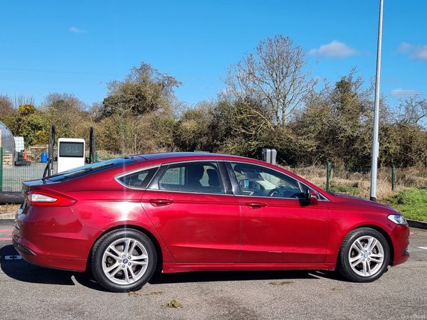 Ford Mondeo Hatchback, Diesel, 2015, Red