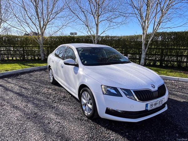 Skoda Octavia Saloon, Petrol, 2019, White