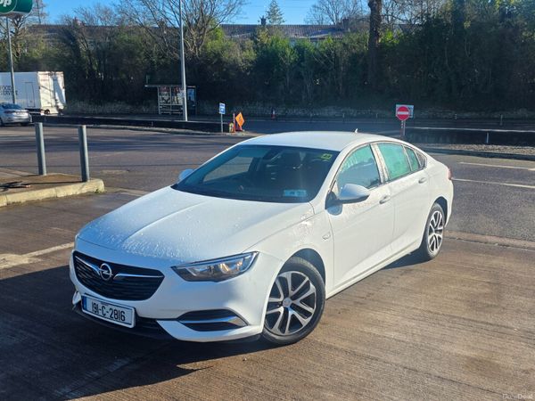 Opel Insignia Hatchback, Diesel, 2019, White