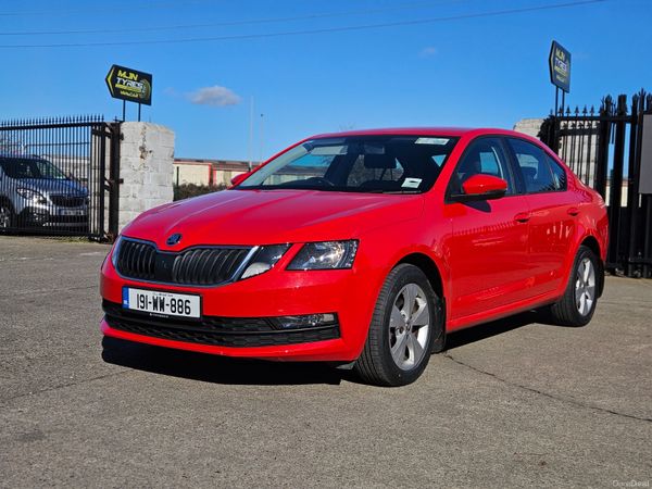 Skoda Octavia Saloon, Diesel, 2019, Red