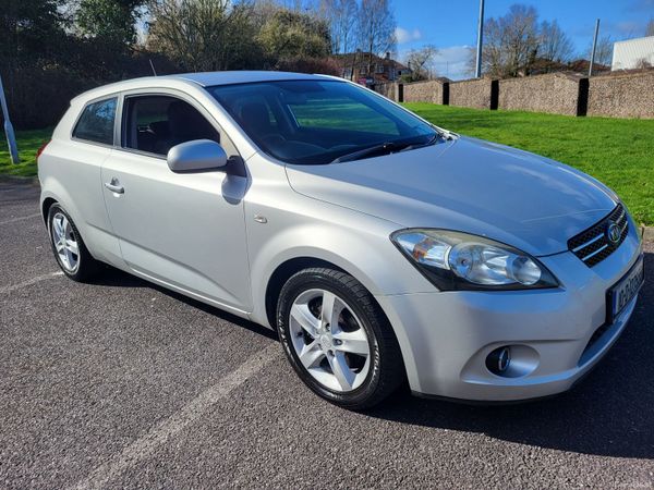 Kia Ceed Hatchback, Diesel, 2010, Silver