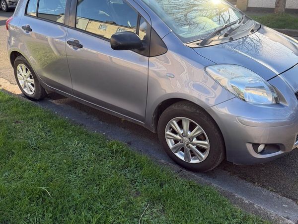 Toyota Yaris Hatchback, Petrol, 2011, Blue