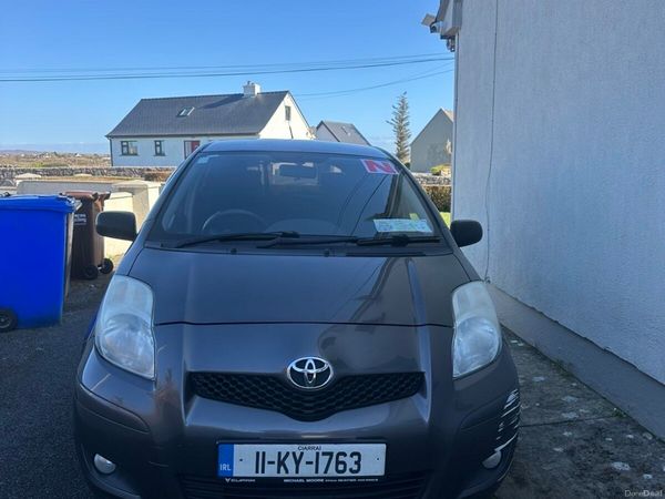 Toyota Yaris Hatchback, Petrol, 2011, Grey