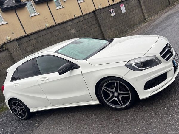 Mercedes-Benz B-Class MPV, Petrol, 2013, White