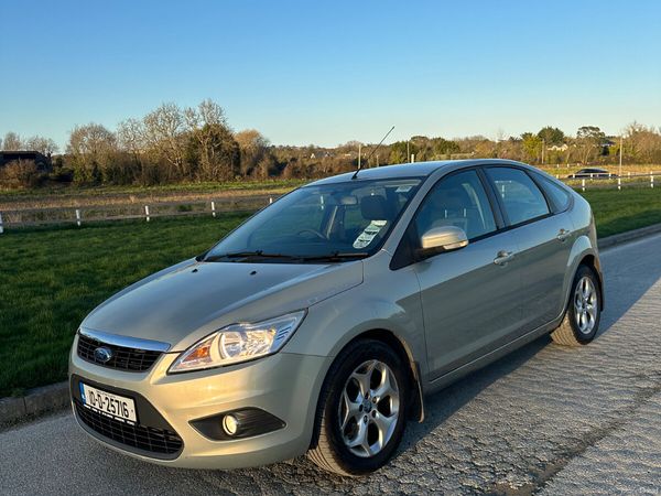 Ford Focus Hatchback, Diesel, 2010, Gold