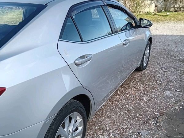 Toyota Corolla Saloon, Petrol, 2013, Silver