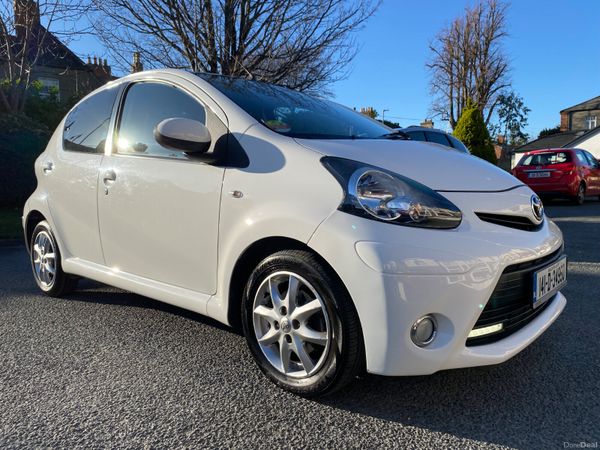 Toyota Aygo Hatchback, Petrol, 2014, White